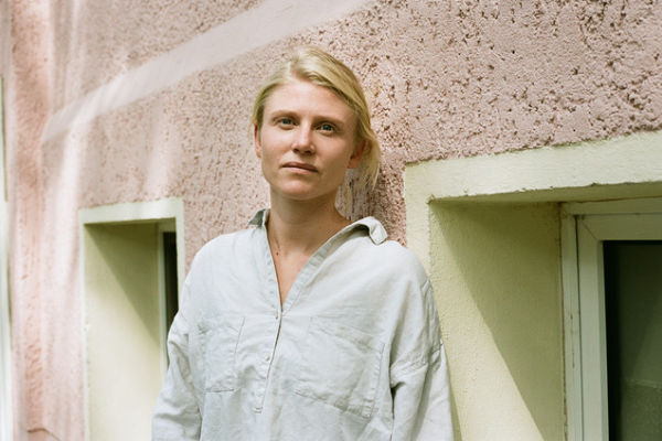 Portrait der Schriftstellerin und Aktivistin Sina Kamala Kaufmann